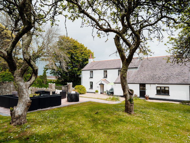 One-bedroom cottages